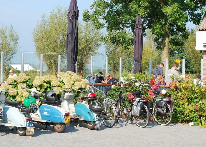 Dobberhuisje بيت للعطل